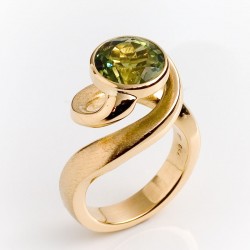  Ring, tornado, 750 gold, tourmaline