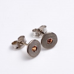 Stud earrings, 750 white gold, mandarin garnet