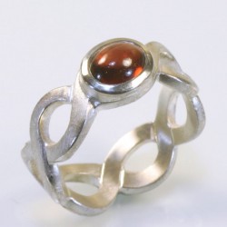 Pigtail ring, 925 silver, garnet