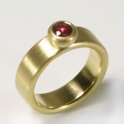  Ring, 750 gold, ruby