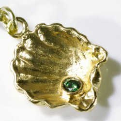  Charm pendant shell, green diamond, 750- gold
