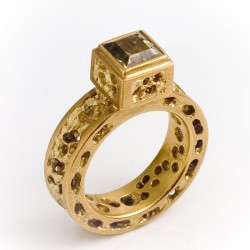  Ring, 750 gold, yellow garnet