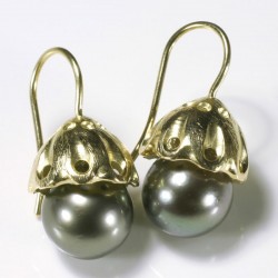  Earrings, 750 gold pagodas, Tahitian pearls