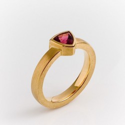 Ring, 750 gold, pink tourmaline